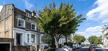 Flat to rent in Brussels Road, London SW11