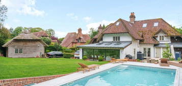 6 bedroom detached house for sale