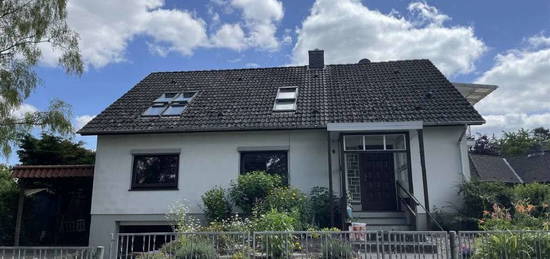 Großzügiges Einfamilienhaus mit zwei Wohneinheiten