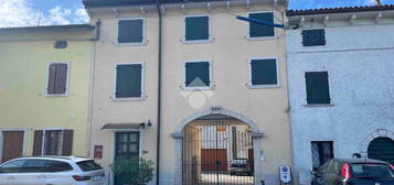 CASA SEMINDIPENDENTE A CASTELNUOVO DEL GARDA