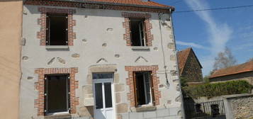 Maison de bourg avec cour, jardin et garage non attenants