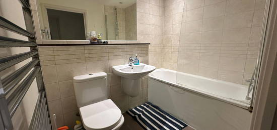 Flat to rent in Merchant Street, Tower Hamlets E3