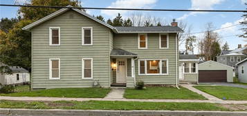 38 Maple St, Lyons, NY 14489