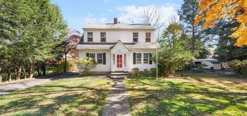 31 Sarles Ln, Pleasantville, NY 10570