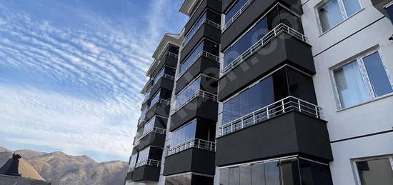 Emniyet müdürlüğü arkası Yaşam sitesi kapalı otopark lı 1+1