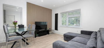 Flat for sale in The Vale, London NW11