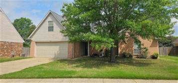 2808 Baird Dr, Southaven, MS 38672
