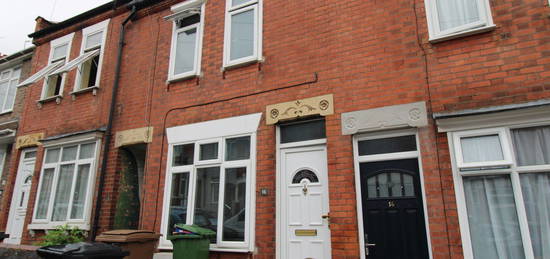 Terraced house to rent in Colin Road, Luton, Bedfordshire LU2