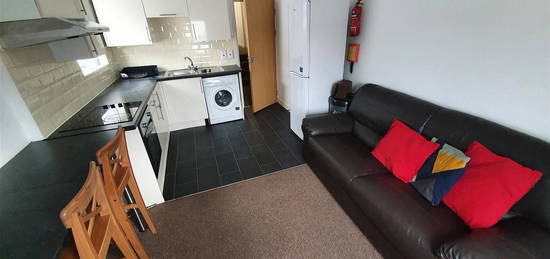 Flat to rent in Woodville Road, Cathays, Cardiff CF24