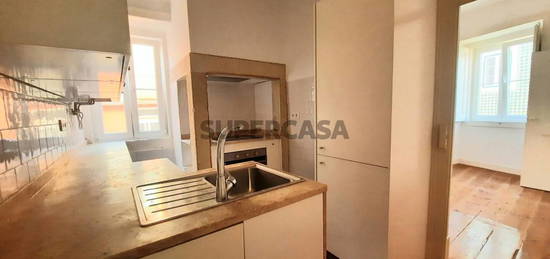 Apartamento T2 reabilitado na Lapa!