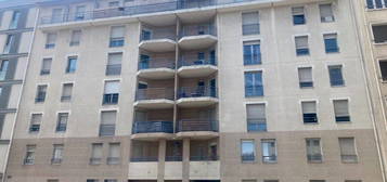 A vendre ideal investisseur  ancienne loge donnant sur jardin a renover lyon 7e