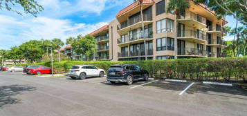 799 Jeffery St Apt 312, Boca Raton, FL 33487