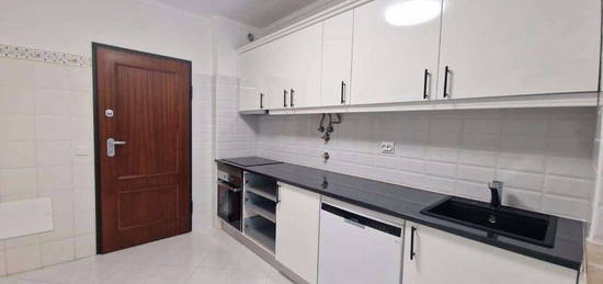 Apartamento T3 em Quelfes de 120,00 m2