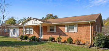 777 Clover Hill Dr, Cookeville, TN 38501