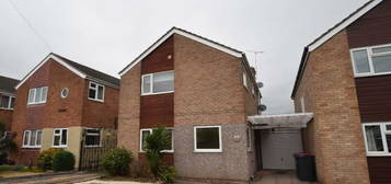 5 bedroom detached house