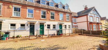 4 bedroom terraced house to rent