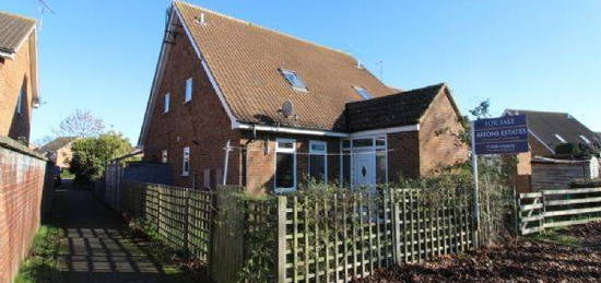 Detached house to rent in Mountsfield Close, Newport Pagnell MK16