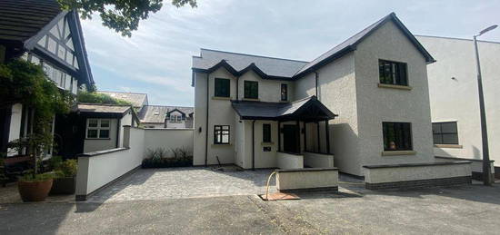 4 bedroom detached house to rent