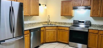 363 E Jefferson St Apt 201, Madison, GA 30650