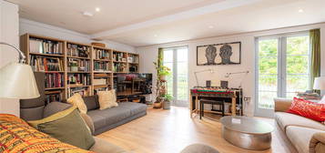 Mews house to rent in St. Lukes Mews, London W11