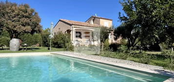 VILLA 4 CHAMBRES GRAND JARDIN AVEC PISCINE