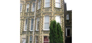 8 bed flat to rent