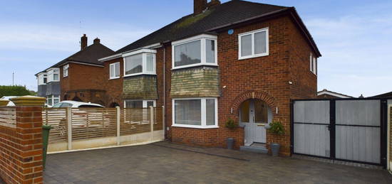 3 bed semi-detached house for sale