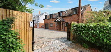 5 bedroom detached house