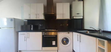 Studio to rent in Evering Road, London N16