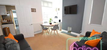 Property to rent in Ashfields New Road, Newcastle-Under-Lyme ST5