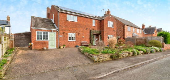 5 bed detached house for sale