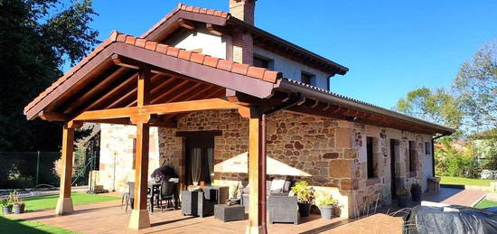 Chalet en Santa María de Cayón