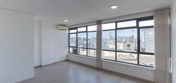 Apartamento T0+1 remodelado - TUDO NOVO a estrear - Vistas Mar