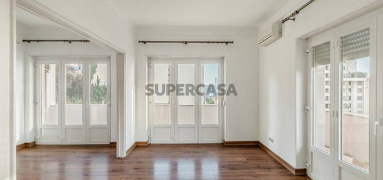 Apartamento T5+2 Avenida Infante Santo, em Lisboa