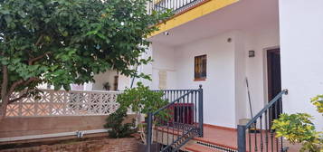 Casa adosada de alquiler en Calle Enebro, 30, San Pedro de Alcántara pueblo