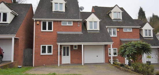 4 bedroom semi-detached house to rent