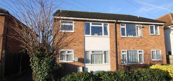 Maisonette to rent in Avondale Avenue, Staines-Upon-Thames TW18