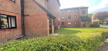 Flat to rent in Plumtree Close, Dagenham RM10