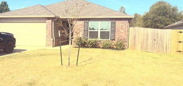 529 W  Ava Dr, Mustang, OK 73064