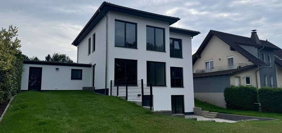 EXKLUSIVES BRANDNEUES EFH MIT ELW IN ATTRAKTIVER LAGE! BRAND NEW TOP QUALITY HOUSE WITH APARTMENT!