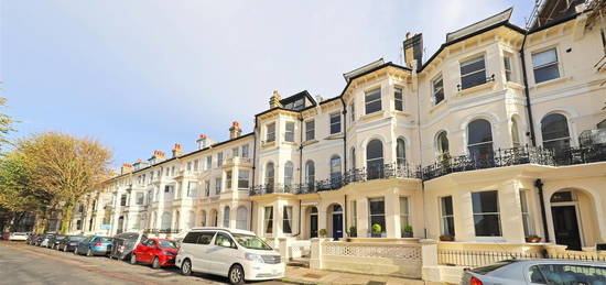 Flat to rent in St. Aubyns, Hove BN3