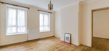 3 bedroom flat for sale