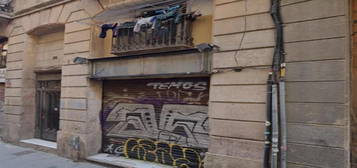 Piso en venta en Carrer de Valldonzella, El Raval