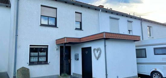 Familienfreundliches Eigenheim mit 5 Zimmern: Reihenhaus mit Garten in ruhiger Lage von Anröch