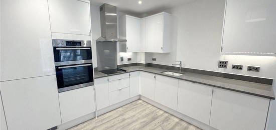 Flat to rent in Royal Engineers Way, London NW7