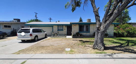 3433 N Hughes Ave, Fresno, CA 93705