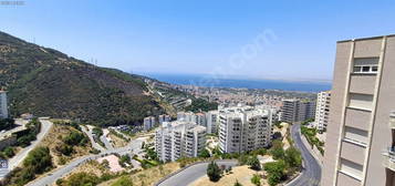 Narlıdere Satılık 3+1 Site İçi Deniz Manzaralı ara kat daire