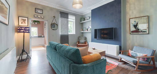 Flat to rent in Belmont Road, London N15