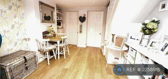 2 bedroom terraced house