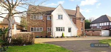 5 bedroom detached house